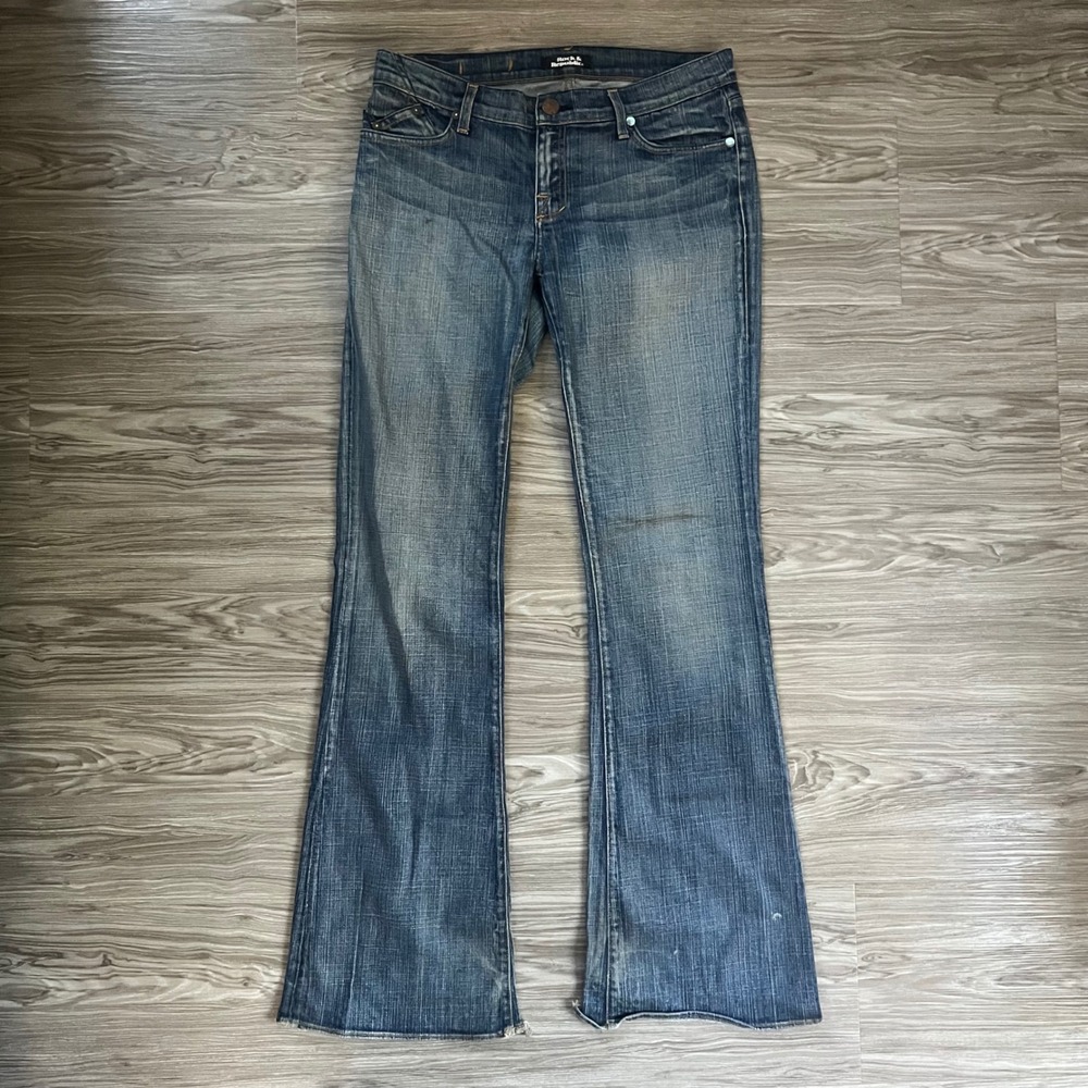 Rock & Republic Low Rise Flare Jeans Medium Wash Distressed Hem Size 31 Y2K